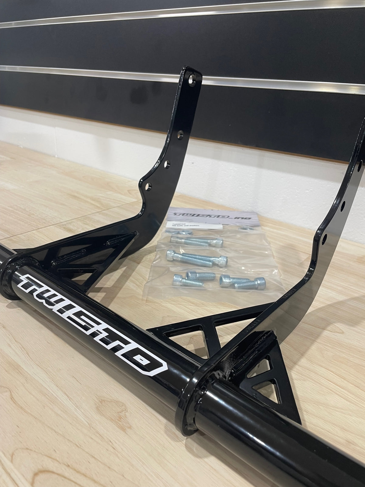 TWISTD crash bar, Milwaukee Eight 2018- 2025, Softail Streetbob, Low rider, Low rider S & ST