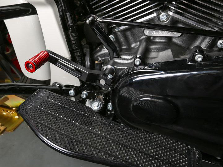 Thrashin- Billet Shifter Lever – Black. Stock Length. Fits Touring 1983up, Trike 2008up, FXR 1982-1994 & FL Softail 1986-2017