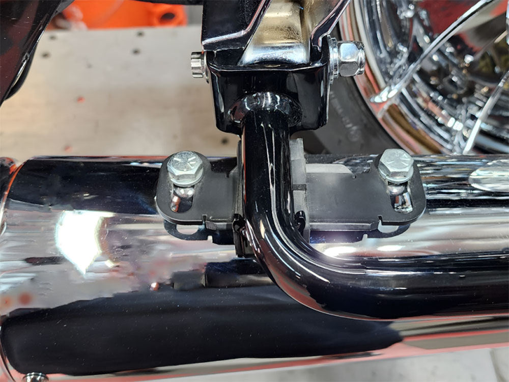 Straight Pipe Alignment Brackets – Black. Fits Touring 1985up – Bagger Nation