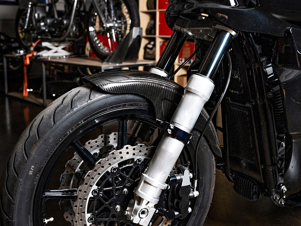 Saddlemen - Carbon Front Fender – Gloss Finish. Fits Mid-Glide Dyna 2006-2017, Softail Street Bob 2018up & Standard 2020-2024 with 19in. Front Wheel. Also Fits Softail Low Rider S 2020up & Low Rider ST 2022up with Adapter