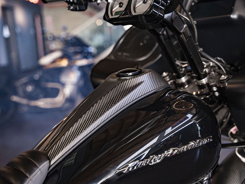 Carbon Dash, Center Fill Models – Matte Finish. Fits Street Glide 2008-2020, Road Glide 2008-2020, Electra Glide 2008-2022, Ultra Limited 2010-2024 Road Glide Limited 2020-2024 & Tri Glide 2009up – Saddlemen Seats