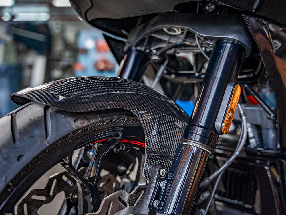 Saddlemen - Shorty Carbon Front Fender – Gloss Finish. Fits CVO Touring 2023up, Street Glide & Road Glide 2024up & Touring 2025up with 19in. Front Wheel