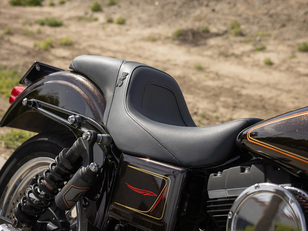 Thrashin X Saddlemen Step-Up Smooth Dual Seat. Dyna 2006-2017