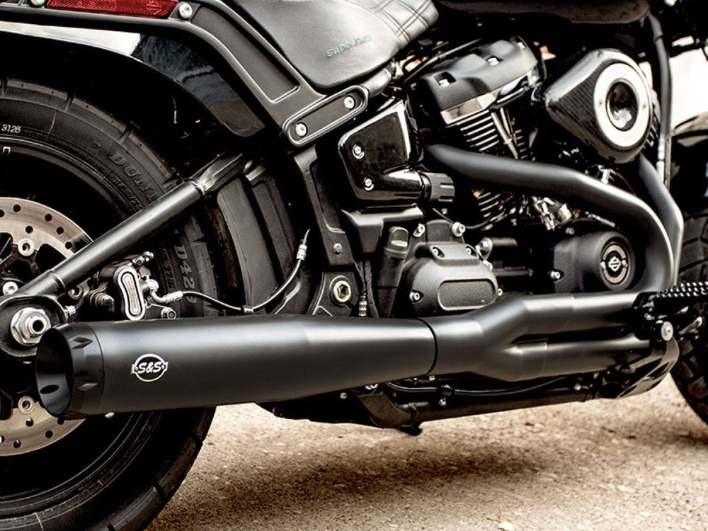 2-Into-1 SuperStreet Exhaust – Black With Black End Cap. Fits Softail 2018up Non-240 Rear Tyre Models.