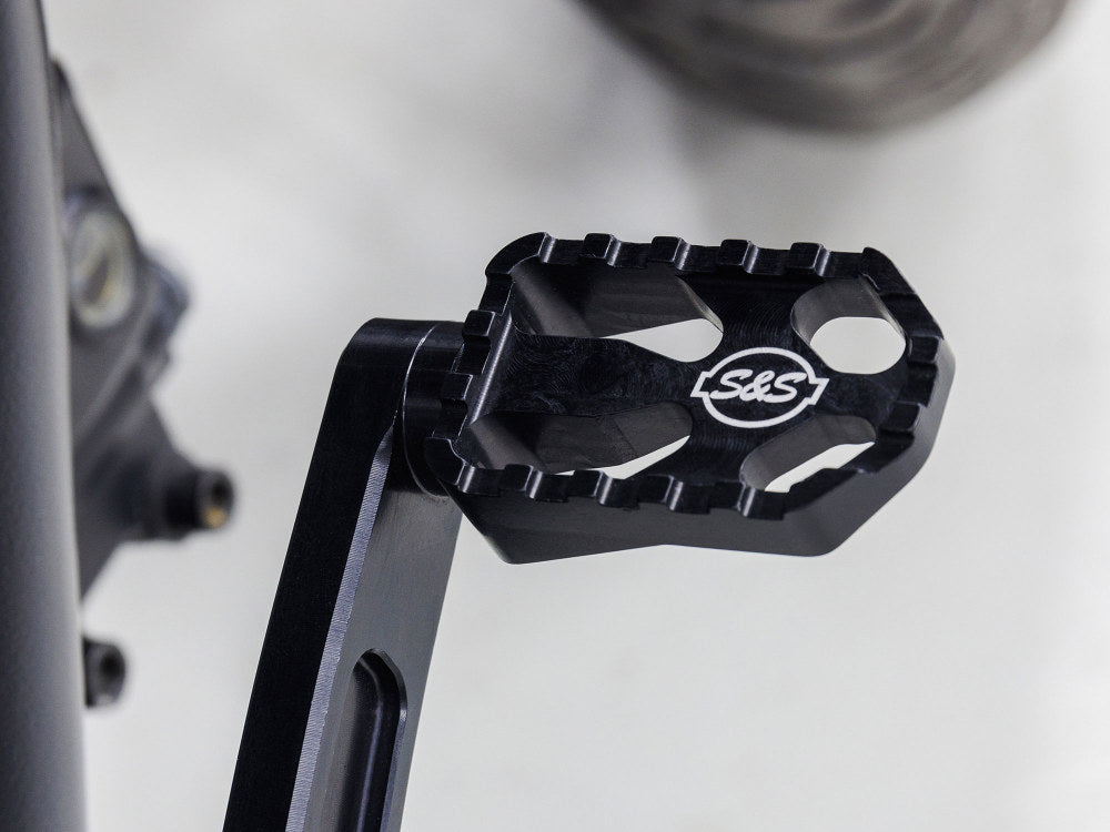 Billet Mid Mount Brake Pedal for M8 Softail Models Running S&S Complete Exhaust System. Typically FXBB Street Bob 2018up & FXLR Low Rider 2018up – S&S
