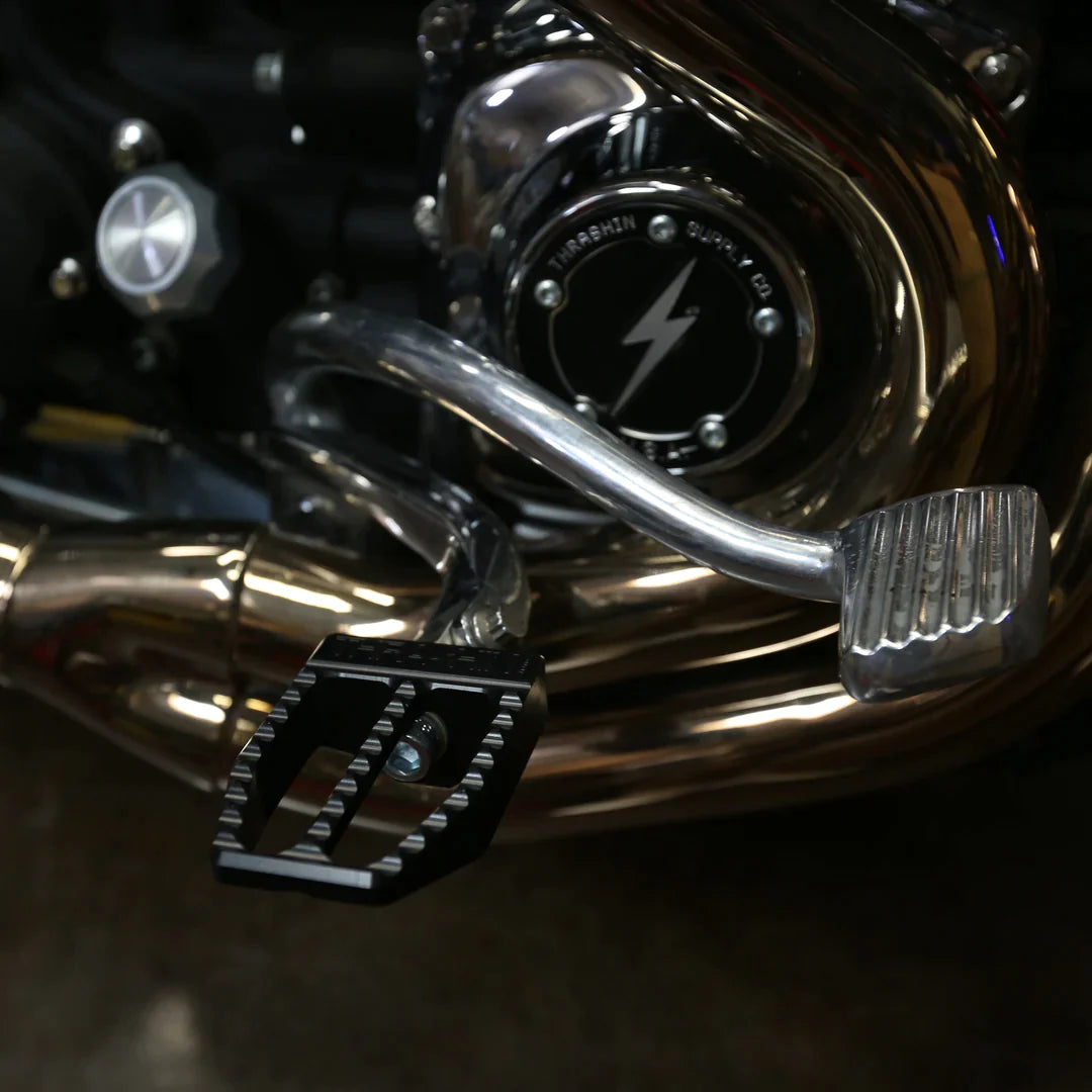 Militant Footpegs – Chrome. Fits Softail 2018up Front
